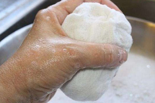 馬蜂蟄了腫了涂什么藥處理？（什么藥消腫止癢效果好）