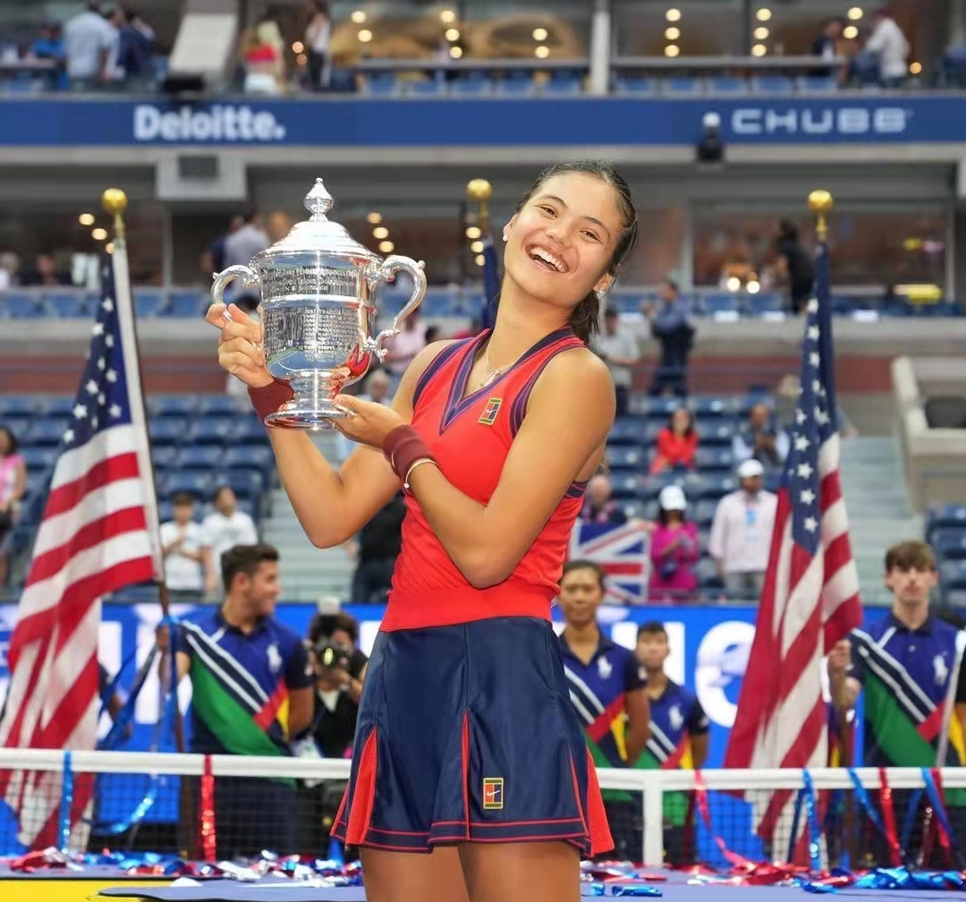 18歲華裔小將奪美網冠軍 18歲華裔小將美網奪冠!高顏值被指似選美冠軍,開口東北話太親切