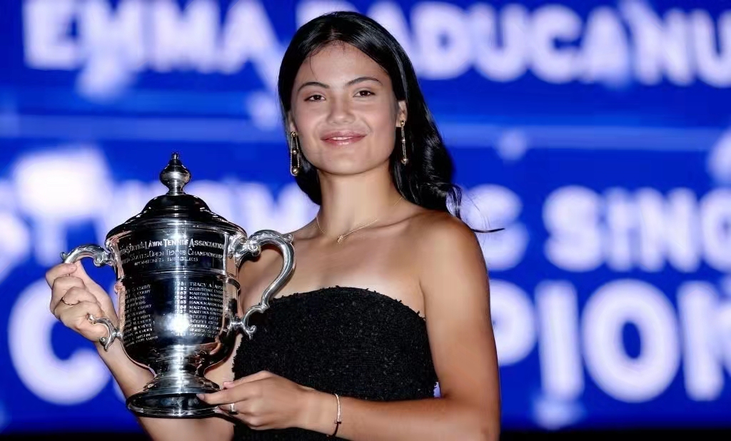 18歲華裔小將奪美網冠軍 18歲華裔小將美網奪冠!高顏值被指似選美冠軍,開口東北話太親切