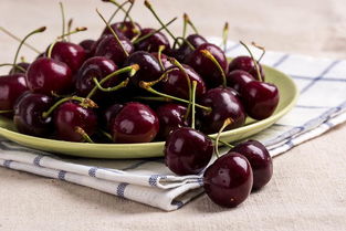 為什么車厘子比櫻桃貴很多（車厘子和櫻桃的區(qū)別）