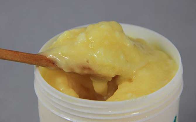 蜂王漿的保質期是多久？常溫下3天就會變質，冷凍后能保存兩年！